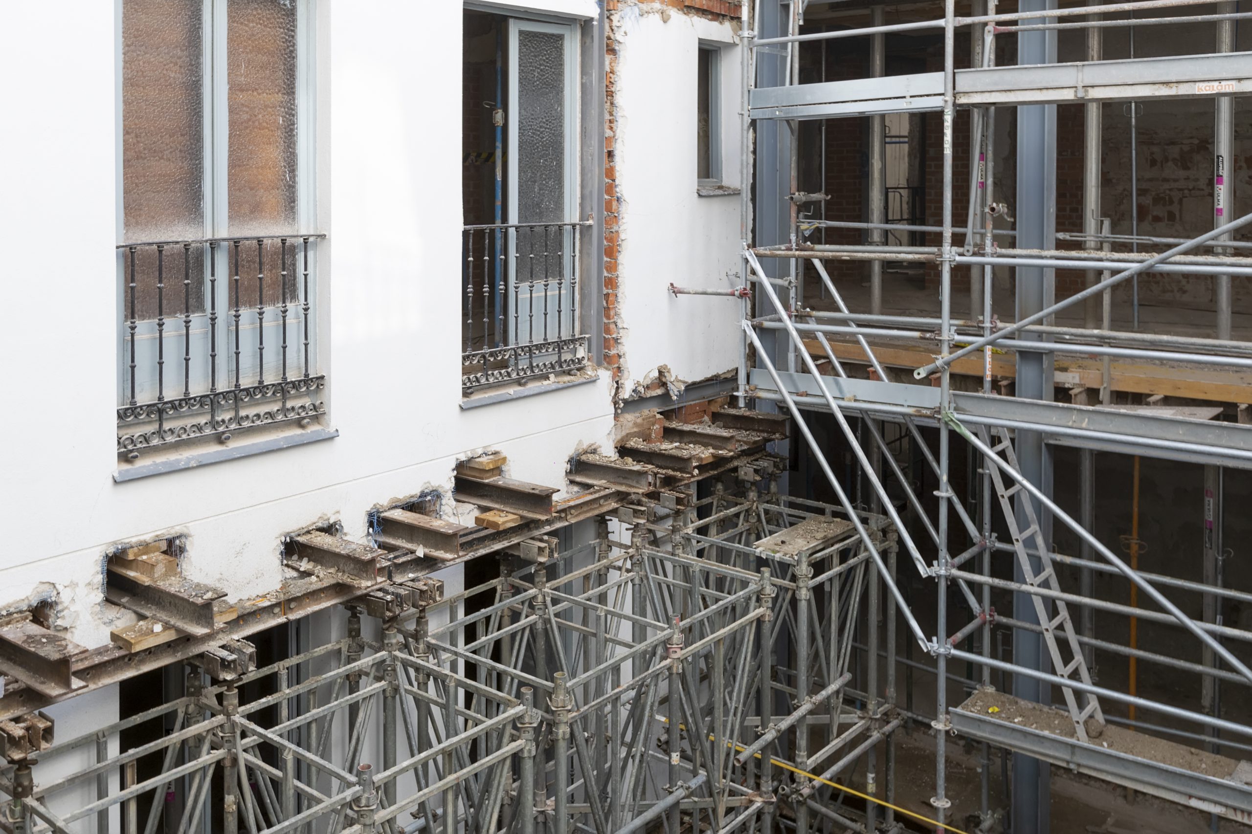 Edificio intervenido por KALAM. Más información en www.kalam.es